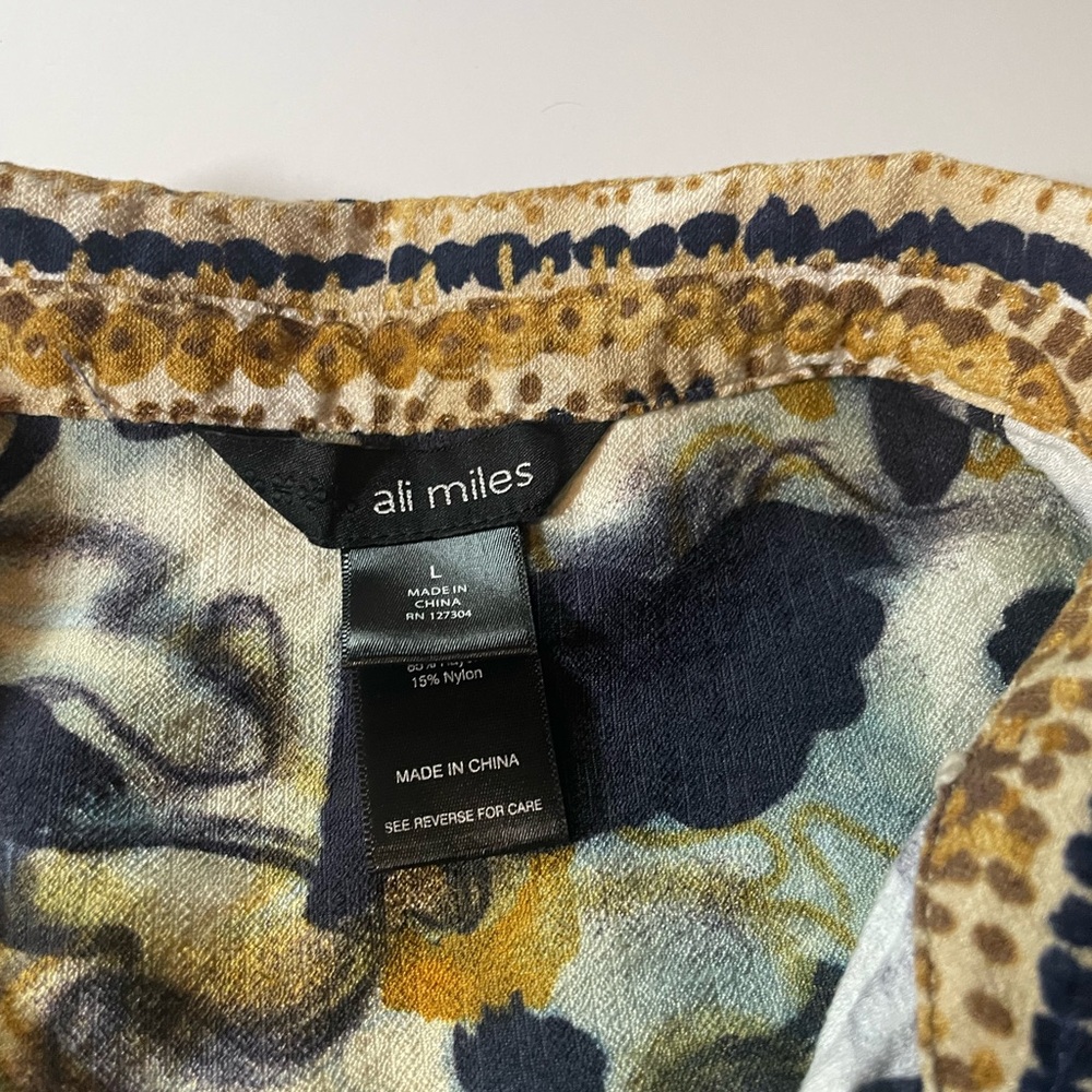 Ali Miles Multicolor Patterned Top - Picture 2 of 6